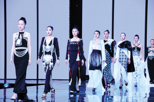 《山河·方圓》服飾秀。