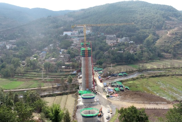 頭道河大橋建設(shè)現(xiàn)場(chǎng)。郭開學(xué) 攝.JPG