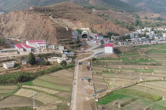 寶云隧道出口。郭開學(xué) 攝.JPG