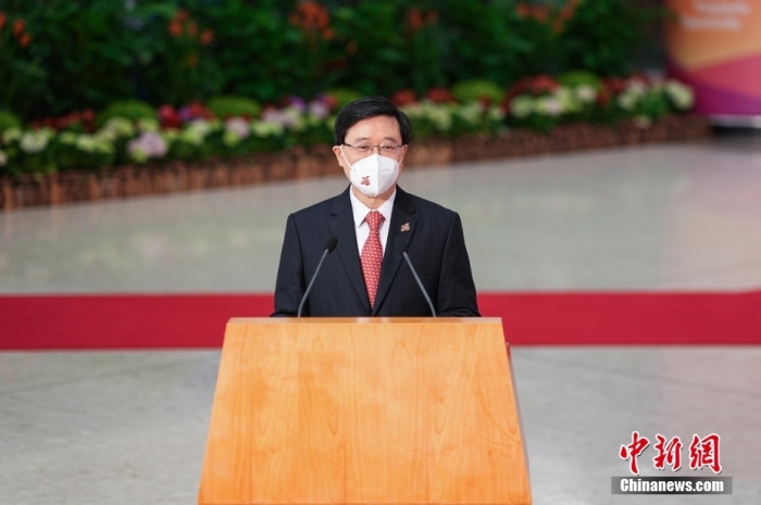 7月1日，在高鐵西九龍站內(nèi)，香港特別行政區(qū)第六任行政長官李家超于就職后首次會見傳媒。 <a target='_blank' href='/'>中新社</a>記者 崔楠 攝