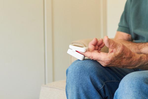 &nbsp;血氧儀、制氧機(jī)熱銷(xiāo)，家中有必要備一臺(tái)嗎？