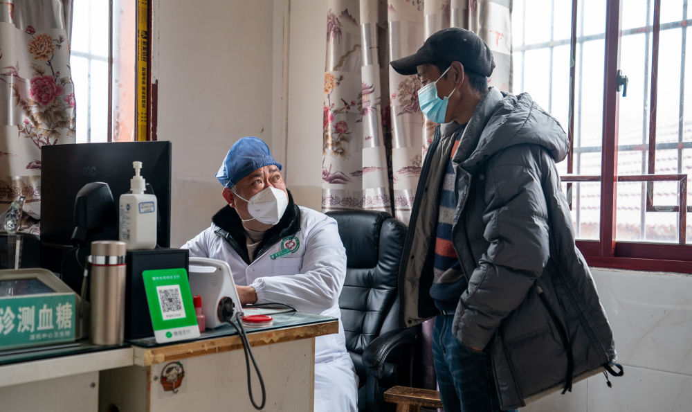 守護(hù)好農(nóng)村群眾健康——云南鎮(zhèn)雄縣抗疫一線見聞