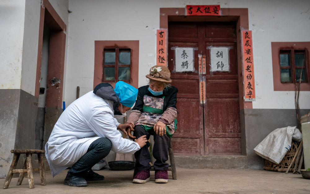 守護(hù)好農(nóng)村群眾健康——云南鎮(zhèn)雄縣抗疫一線見聞