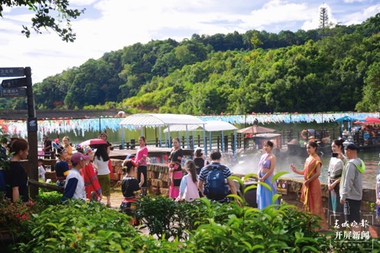 新年“水上集市” 普洱茶馬古道旅游景區(qū)供圖.jpg