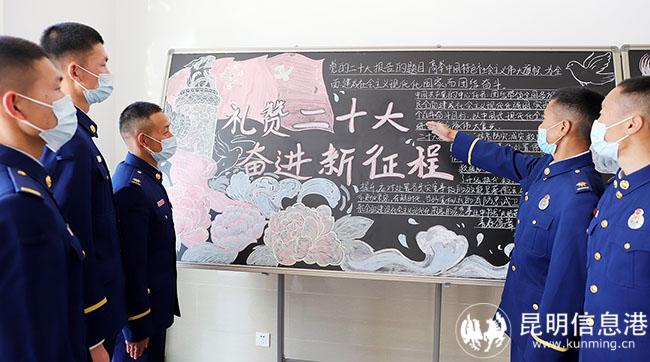 板報濃厚學習氛圍。馬繽攝