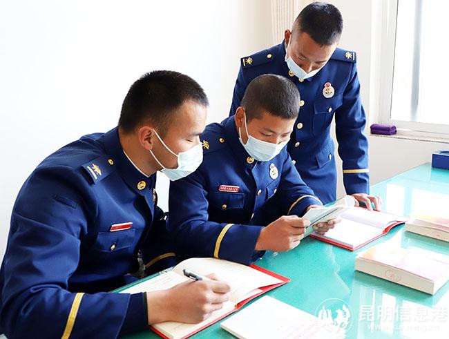 理論骨干組學。馬繽攝