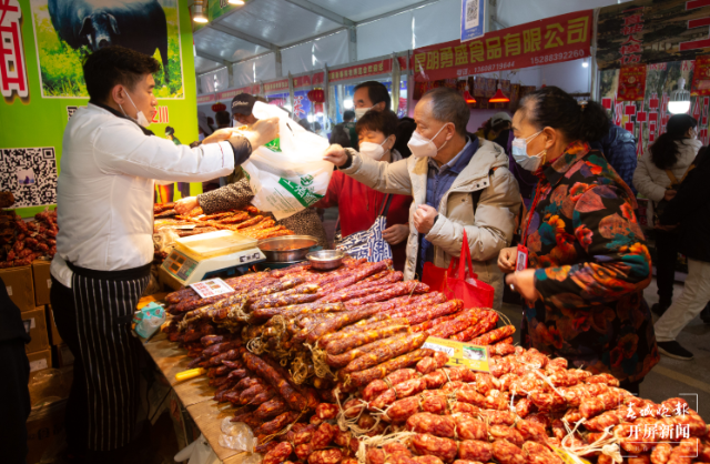 年貨街人氣爆棚 市民感受濃濃年味5.png