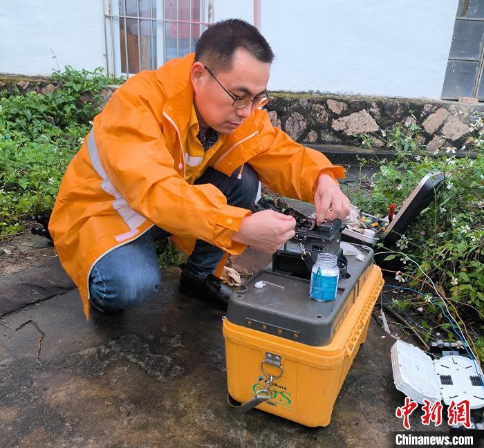 （新春走基層）以“春節(jié)”之名守護(hù)春節(jié)