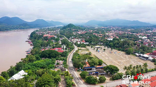 （新春走基層·祖國與我）中老一家親 南歐江水電站中老員工共慶新春_fororder_瑯勃拉邦航拍