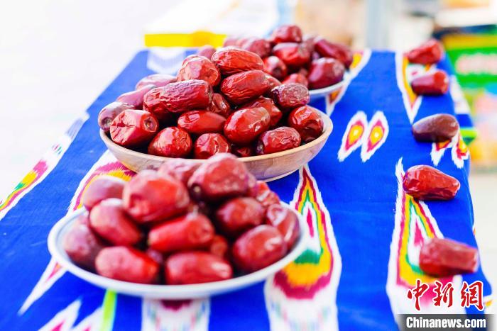 新疆的紅棗因皮薄核小，肉厚質(zhì)脆、甘甜醇香、細(xì)嫩爽口、入口無渣深受美食家和家庭“主廚”們的喜愛?！≠I買提艾力·艾尼瓦爾 攝