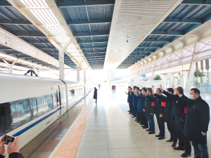 歡送返崗就業(yè)人員。 本版圖片均為資料圖