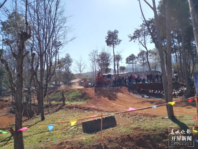 （昆滇傳內(nèi)容）超燃超刺激！洱源首屆摩托車越野賽開賽（有視頻） (3).jpg