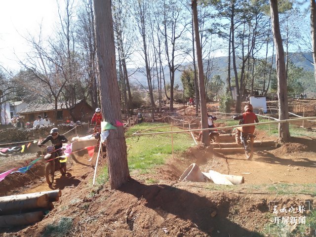 （昆滇傳內(nèi)容）超燃超刺激！洱源首屆摩托車越野賽開賽（有視頻） (4).jpg