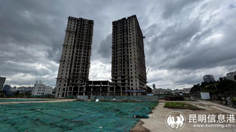 龍泉彎廣場爛尾樓