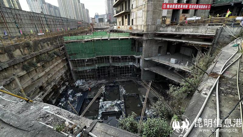 西城時代西錦里爛尾樓1