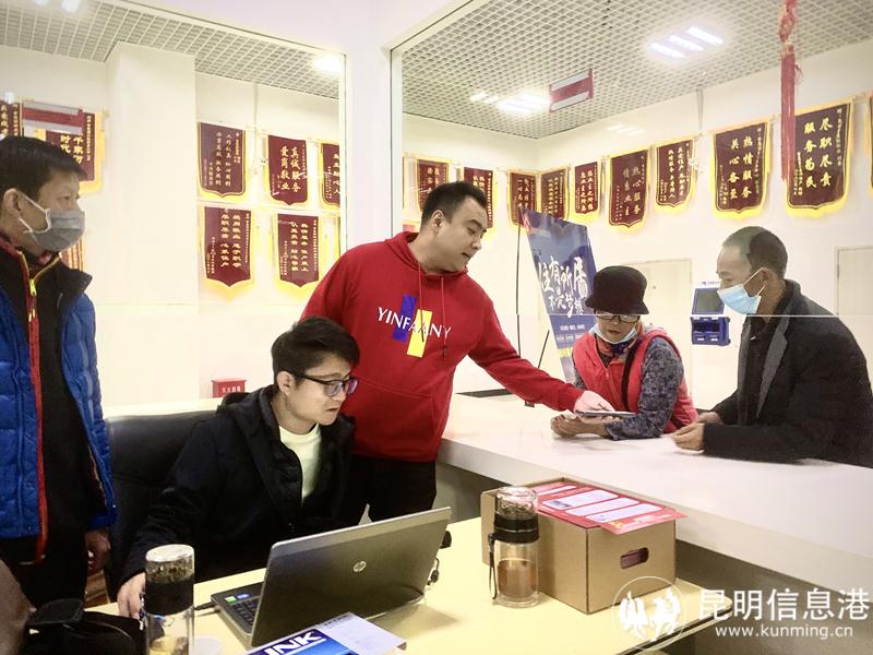 現(xiàn)場為群眾服務(wù)