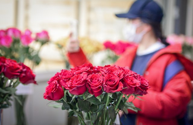 情人節(jié)浪漫升溫 斗南日均游客量約2萬人 高品質(zhì)玫瑰最高成交價(jià)單枝超10元 12.jpg