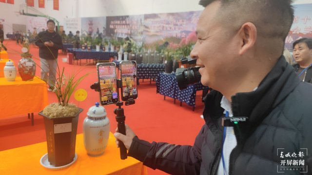 交易火爆！第十三屆中國(guó)（大理）國(guó)際蘭花茶花博覽會(huì)開(kāi)幕 春城晚報(bào)-開(kāi)屏新聞?dòng)浾?楊維琦 楊茜 攝影報(bào)道7.jpg