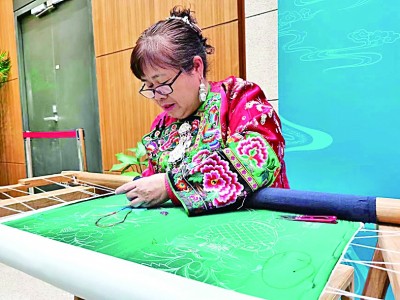 拓寬傳承之路 帶動群眾增收——非遺工坊激發(fā)鄉(xiāng)村發(fā)展內(nèi)生動力