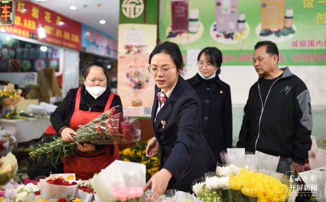 婦女節(jié)將至，官渡區(qū)岔街花市俏