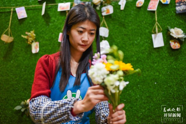 婦女節(jié)將至，官渡區(qū)岔街花市俏