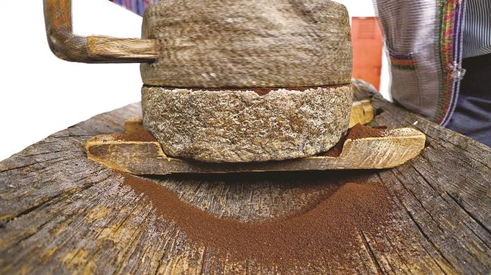 朱苦拉保留下來的咖啡石磨。