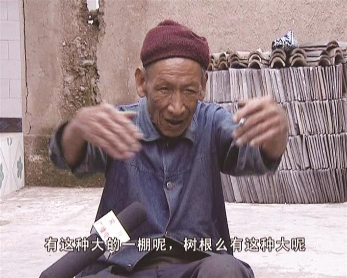 2008年，朱苦拉村第一任社長李福生老人接受采訪。（視屏截圖）