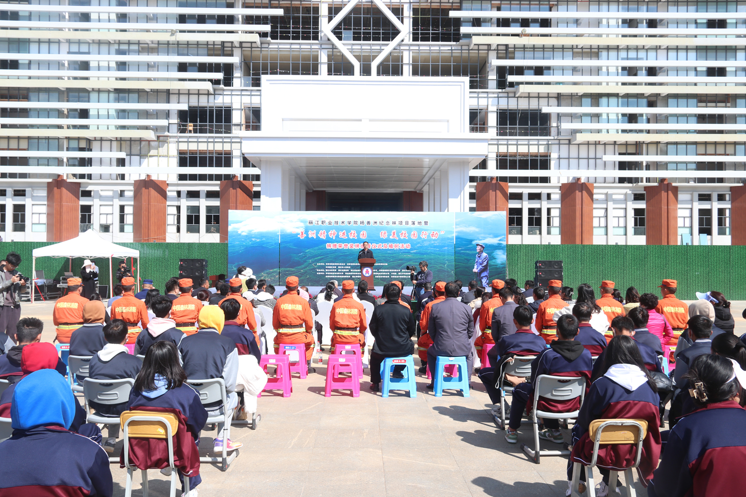 圖為儀式現(xiàn)場(chǎng)。木曉東攝