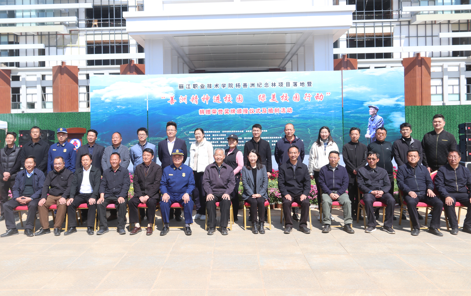 圖為合影留念。木曉東攝