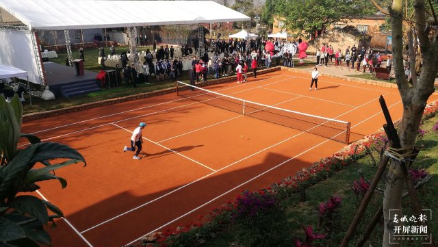 “中國第一塊紅土網(wǎng)球場”通過認證 春城晚報-開屏新聞記者 任銳剛 攝影報道