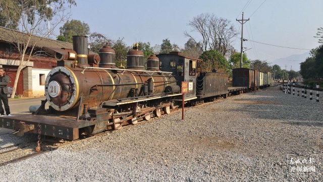 “中國第一塊紅土網(wǎng)球場”通過認證 春城晚報-開屏新聞記者 任銳剛 攝影報道