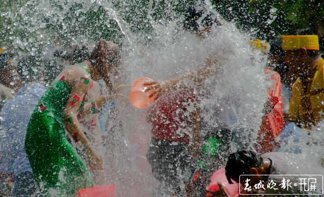 云“潑水節(jié)”
