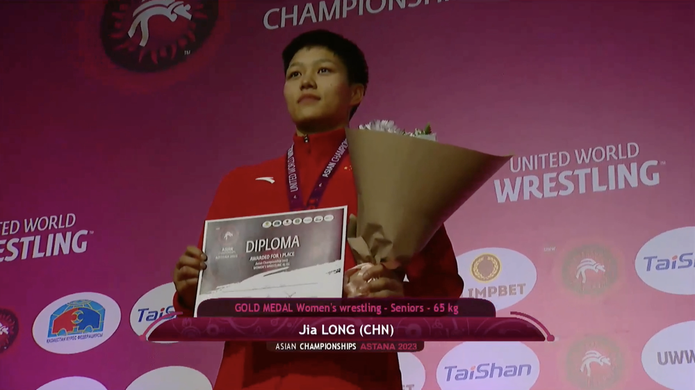 再添一金！摔跤亞錦賽中國(guó)隊(duì)龍佳逆轉(zhuǎn)戰(zhàn)勝日本選手