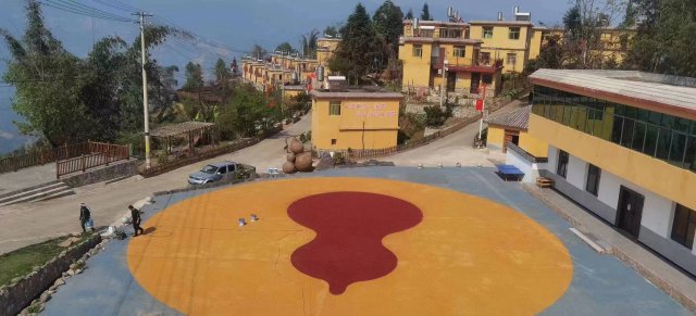 煥然一新的拉祜寨 (2).jpg