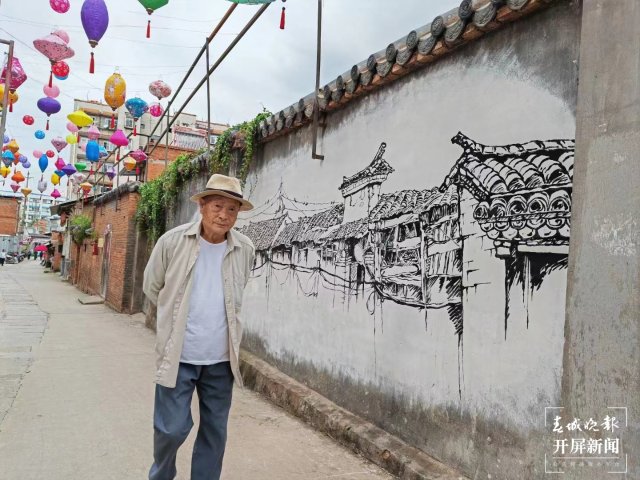 一下火車就是本地味道：當?shù)靥柗Q扛把子的“餌塊”（蔣瓊波 攝）