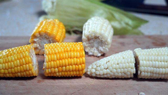 煮熟的玉米 李亞潔拍攝.jpg