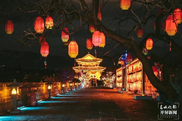 159萬(wàn)游客涌入大理古城，安全、有序的背后，為這群人點(diǎn)贊（劉文波 楊維琦 通訊員 李玲 金鎮(zhèn)雄 攝）