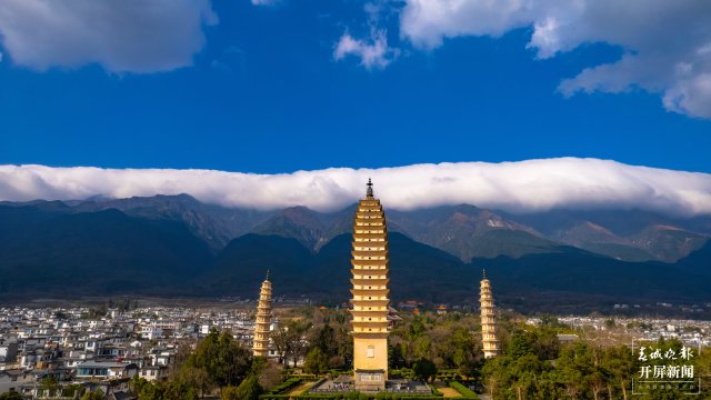 （昆滇傳內(nèi)容）大理蒼山現(xiàn)罕見(jiàn)“棉被云”（有視頻） (14).jpg