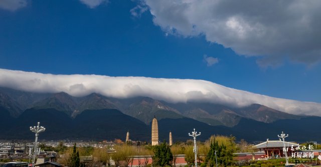 （昆滇傳內(nèi)容）大理蒼山現(xiàn)罕見(jiàn)“棉被云”（有視頻） (12).jpg