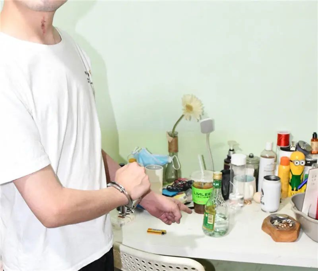 從8樓拋下裝滿尿液的酒瓶（圖源 都市時報）