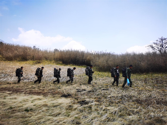 高黎貢山護(hù)林員在巡護(hù)途中