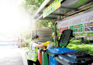 春城慧谷A1小區(qū)設(shè)置誤時(shí)投放點(diǎn)。記者趙偉攝 