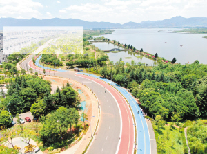 滇池綠道環(huán)草海段。 記者吳勁松攝