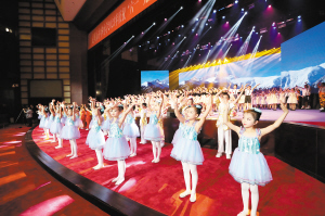 學(xué)生帶來(lái)精彩紛呈、童趣盎然的表演。 記者李海曦?cái)z