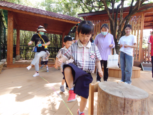 這個(gè)“六一”，昆明金牛幼兒園小朋友們“穿越”到了父母的童年