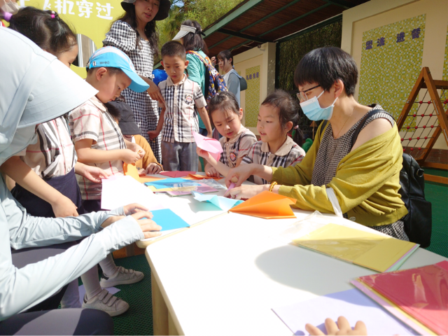 這個(gè)“六一”，昆明金牛幼兒園小朋友們“穿越”到了父母的童年