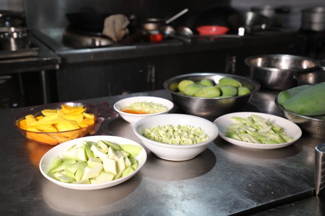 已經(jīng)準(zhǔn)備好的芒果原材料 5.26 張?zhí)m攝.JPG