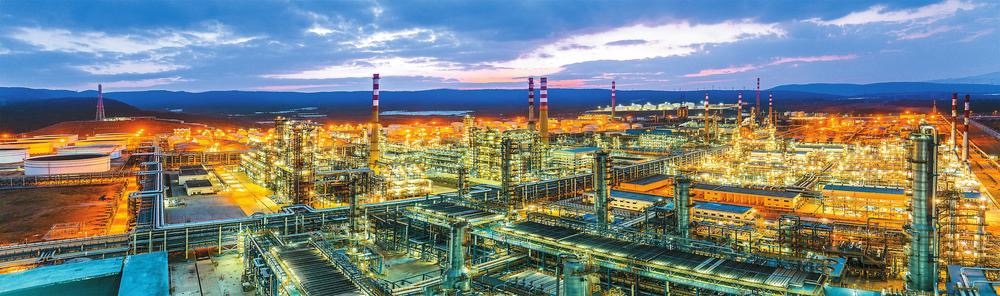 中國石油云南石化在云南安寧市建設1300萬噸:年石油煉化項目，積極推進“減油增化”，不斷探索綠色低碳發(fā)展。圖為安寧產業(yè)園里的中國石油云南石化公司廠區(qū)。 昆明市委宣傳部供圖