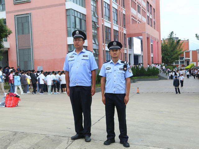 你高考，我護航！護考路上，鳳慶警察從不缺席！