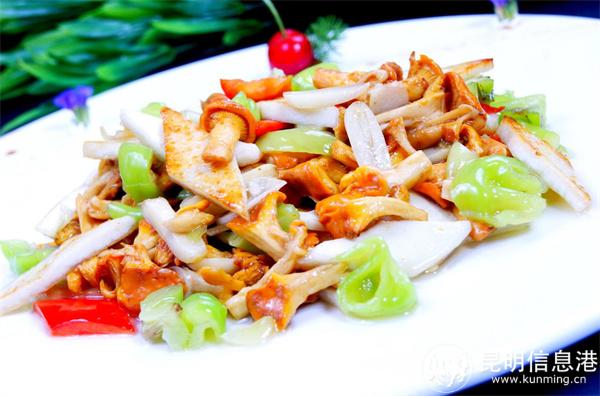 干煎乳餅雞油菌。